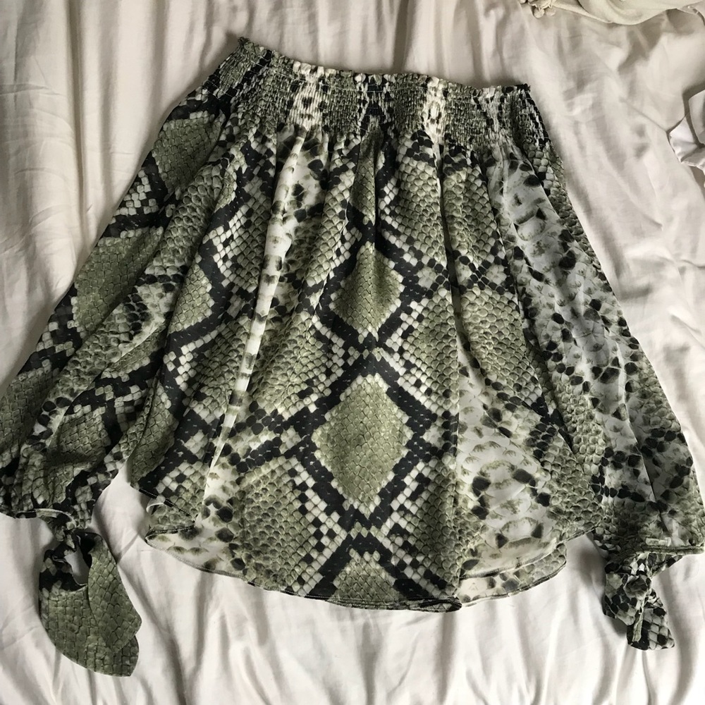 Never been worn! Off-the-shoulder blouse